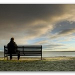 uomo-seduto-panchina