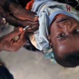 Una ricerca, pubblicata sulla rivista scientifica EBioMedicine, rivela che i bambini del Guinea-Bissau vaccinati con il trivalente difterite-tetano-pertosse e con l’antipolio orale muoiono 5 volte di più rispetto ai coetanei non vaccinati.