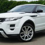 Secondo una credente del Centro Cristiano Massa Carrara, di cui “pastore” Paolo Vita, Dio le avrebbe fatto capire di regalare un Range Rover ai pastori