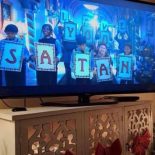 Nuovo spettacolo Disney per bambini e “We love you satan”.